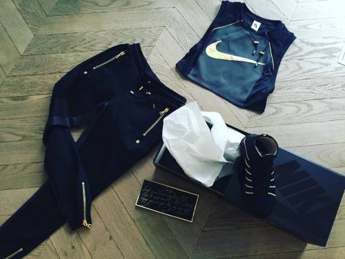 Thank you @olivier_rousteing for these amazing workout clothes! Love the collaboration between you and @nikelab Inspiration to get back to the gym X #nikelab #workhardplayhard by doutzen