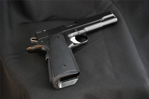 gunrunnerhell:  Dan Wesson Valor A fairly high end 1911 with an MSRP of about Ū,000+. Every time I post 1911’s, they’re pretty much all the same in terms of appearance, features etc. Reading each factory description almost seems like they “cut