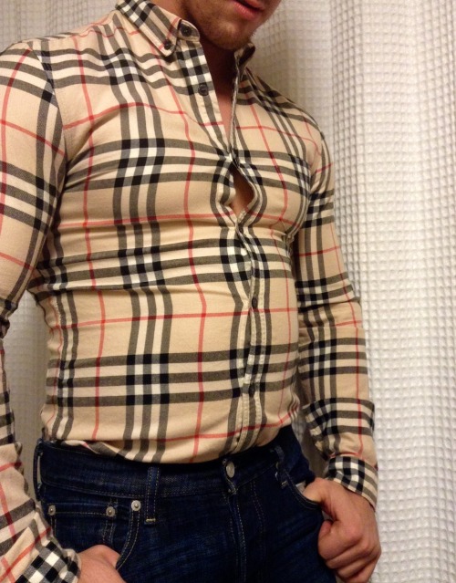 wannabecub8888:  A while back slimmer-than-youu said this shirt still had some room - if worked hard to fix that