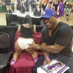 @akamrmarcus approved booty. #exxxotica #exxxoticachi