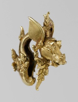 aleyma: Earring with animal head, made in