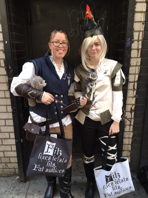 scienceofdiscontent: Fitz and the Fool go to NYCC! Me as the Fool and facelessfrey as Fitz. Guest ap