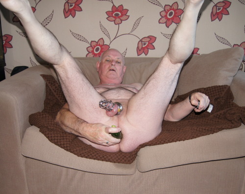 mythrobbingcock4u:  FOR dickydix. PLEASE RE-BLOG. JOHN CAMERON.  Fuck the veggies!