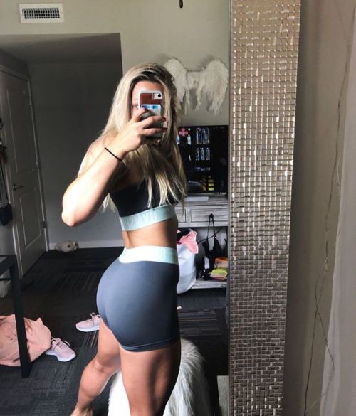 itsfitjyn:A lil current leg/waist physique update in my favorite @gymshark set :) swipe for posed (p