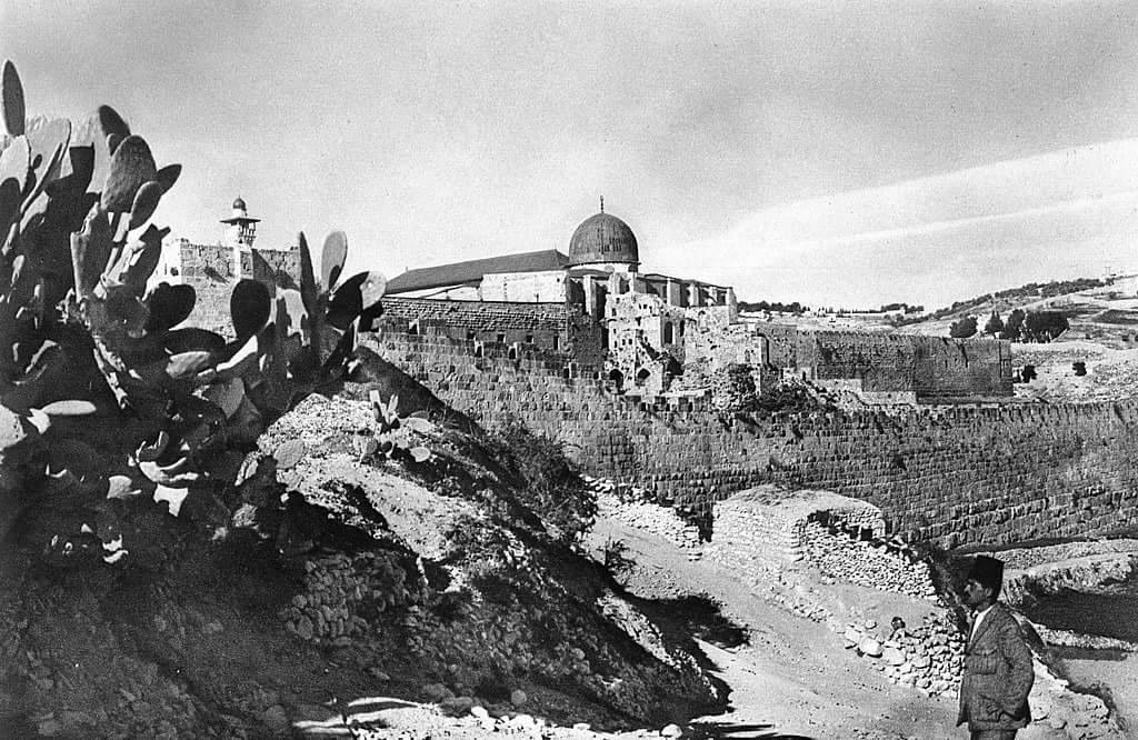 Rare photos for the Capital of Palestine - Alquds 1920 which is 29 years before the born of the Israeli occupation.