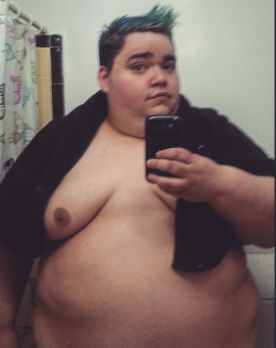 chub-connoisseur:  lack-of-poise-and-rationality:  Don’t you just hate it when your tit busts out when taking a decent &amp; modest selfie?  I love it!  hot!