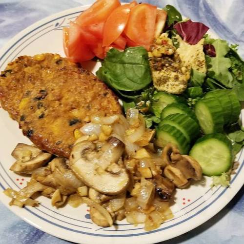 #HealthyEating #VeganMeal #veggies #blackbeanburger