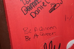 queergraffiti: “be a queen / be a queer” found in a bathroom at Rozz-Tox in Rock Island, Illinois, USA 