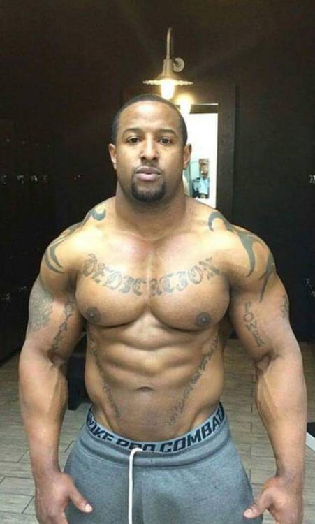 marreeno:  texaslove2013:  Follow me: http://texaslove2013.tumblr.com  😳😜  Dam mm so sexy brother this how I like