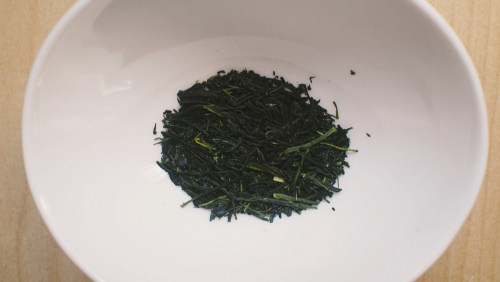 Gyokuro Saturday! Gyokuro (玉露) translates as &lsquo;Jade Dew&rsquo; and is grown in the shade instea