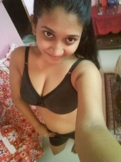 theindianablog:  Amateur Indian Big juicy