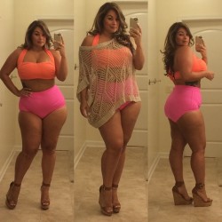 prettyplussize:  Sinttas | Instagram   Omg