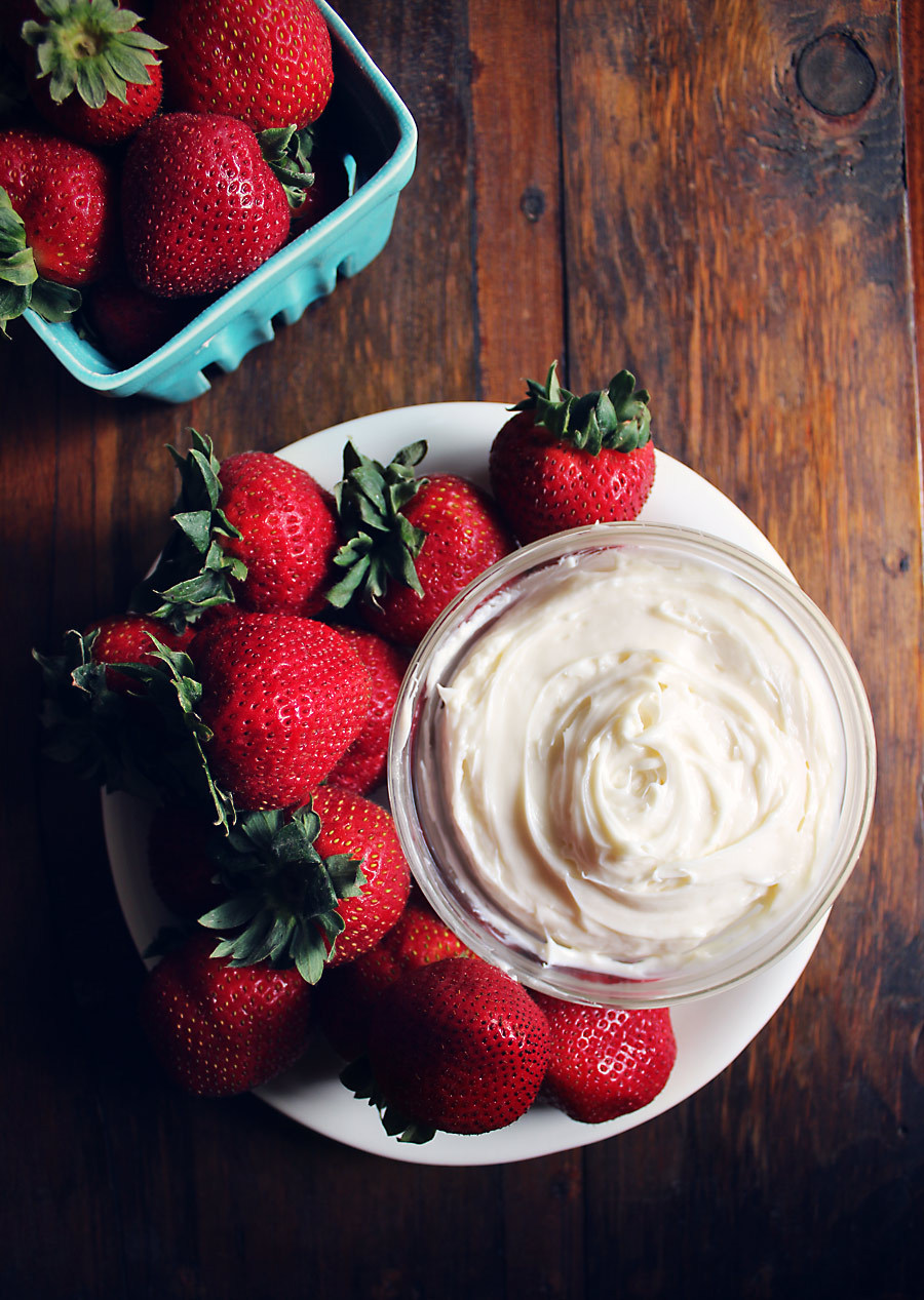 do-not-touch-my-food:  Creamy Fruit Dip  Fun fact: whenever I read the word strawberry/berries&hellip;I