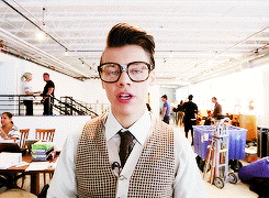 hstuyles:  Harry as Marcel in Best Song Ever - Behind The Scenes         