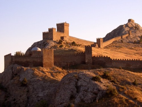 leradr:Sudak fortress, Ukraineen.wikipedia.org/wiki/Sudak