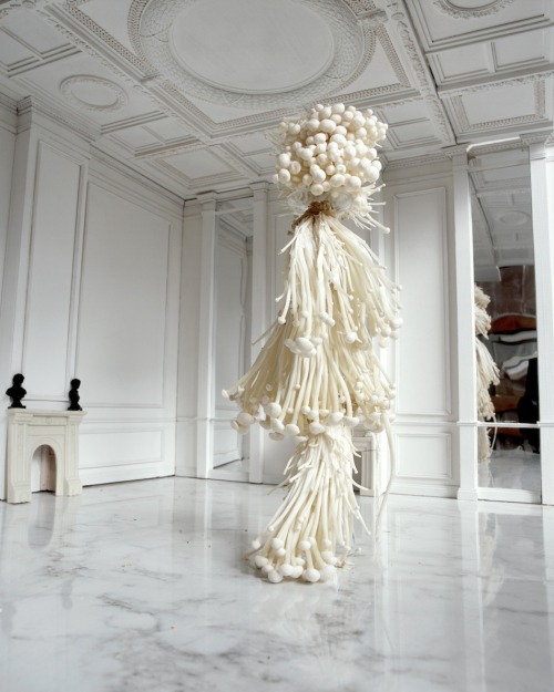 workman: exhibition-ism: Commonplace objects and items blown up to large scale installation works fr
