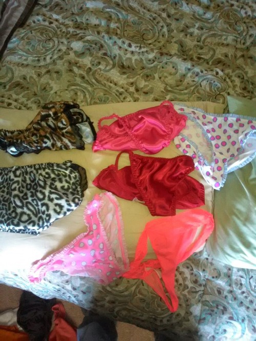 nasalameda: Alright followers you guys decide what Val wears tonight. Thongs/ animal print/ satin st