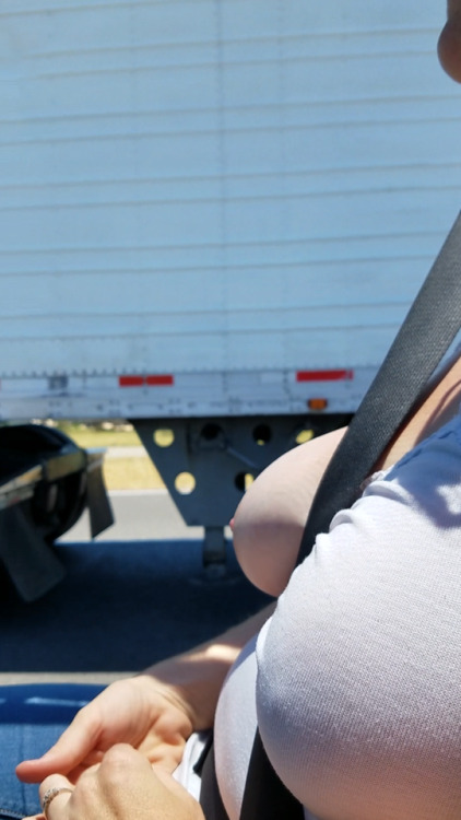 xxsniper07xx: Flashing a truck driver on I-37 South