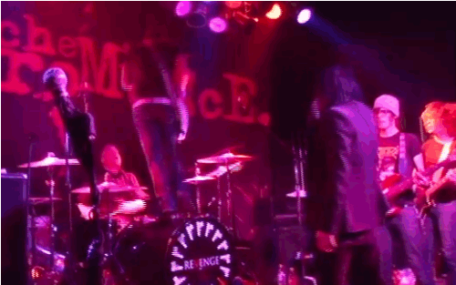 joyridingg:  gerardwaysgay:  when frank fell down on bob… good times  You see him