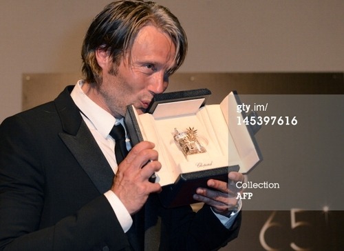 thegestianpoet:  remember that time mads mikkelsen won best actor at cannes but was really tipsy and couldnt stop kissing his award     and he kept doing it until  