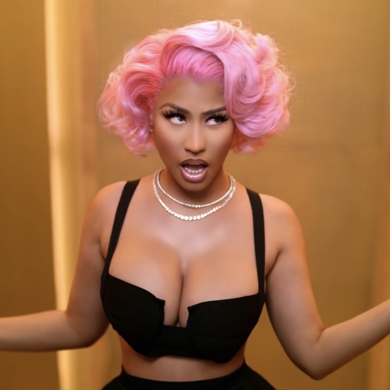 Should Nicki Minaj be held as a fashion icon?