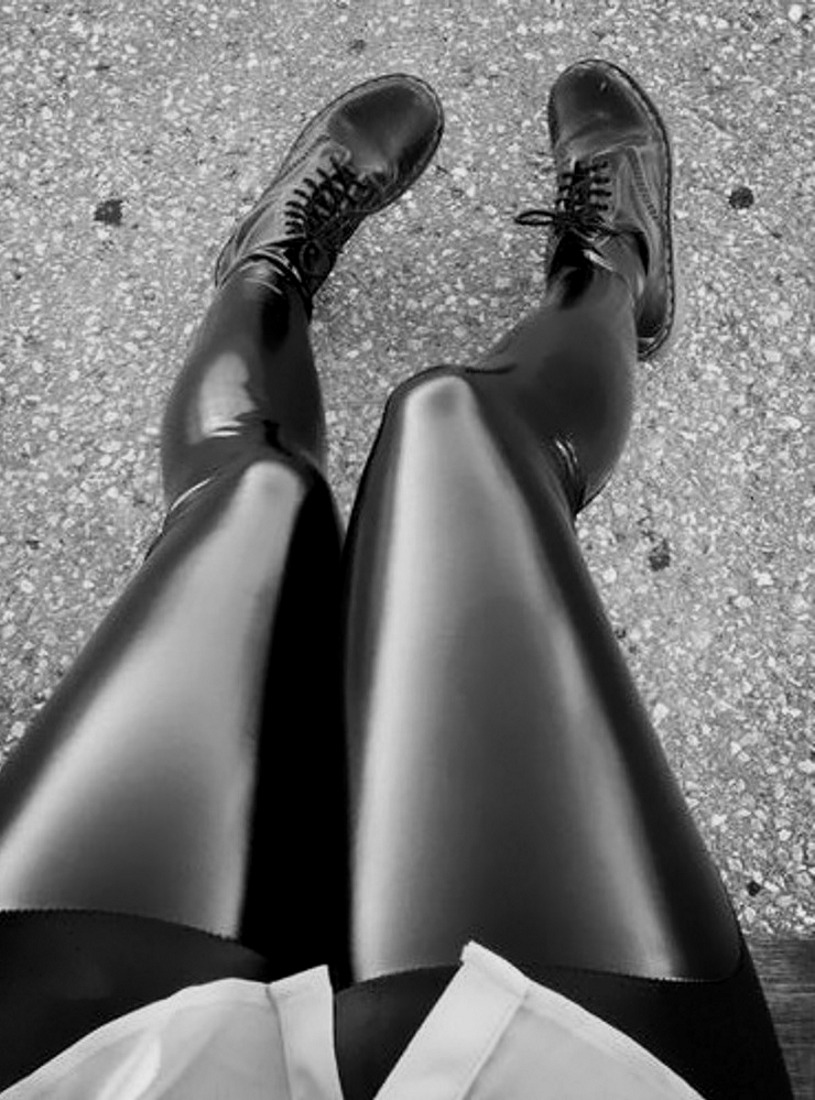 doc-martens-latex-boots:  Waiting for the Bus 😁