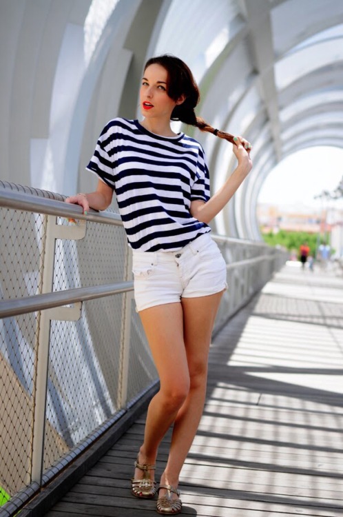 http://feedproxy.google.com/~r/CoraznDeManiqu/~3/7WA4C3vIzVA/el-basico-del-verano-la-tendencia-navy.