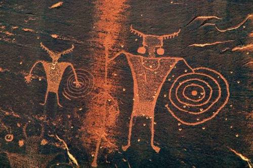 ancientorigins:Ancient Hopi Rock Art Of The American Southwest.