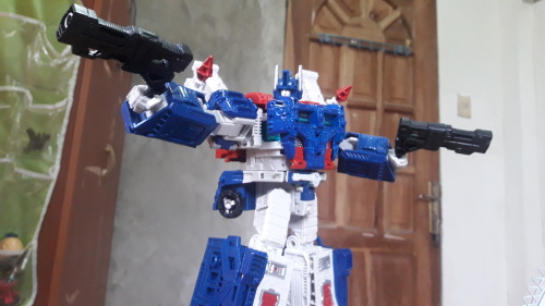 I got BPF KO Ultra Magnus from Transformers Siege: WFC Trilogy!Also this photo of Ultra Magnus misse