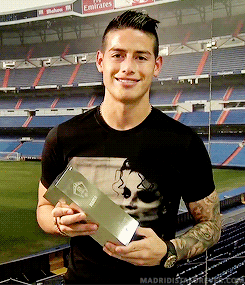 Madridistaforever:  Facebook Football Awards: James (Goal Of The Year), Cristiano