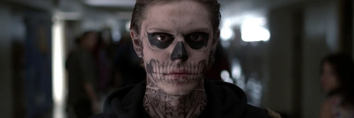 twiseriest:  Murder House - Pilot.  like this post if you use/save and credit on twitter. by stanbiebber   