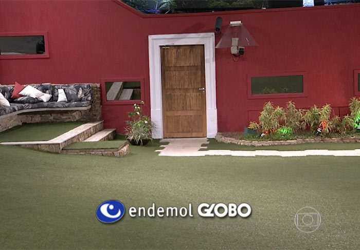 “BBB15″: Novo participante pode vir do “Big Brother” da Espanha
Desde a desistência de Tamires, não param de surgir especulações no Big Brother Brasil 15. Vai entrar uma nova participante?