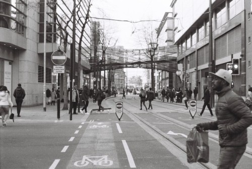 35mm Street Photography in Manchester 35mm black and white film, Nikon F-801s, 50mm Nikkor Lens. 