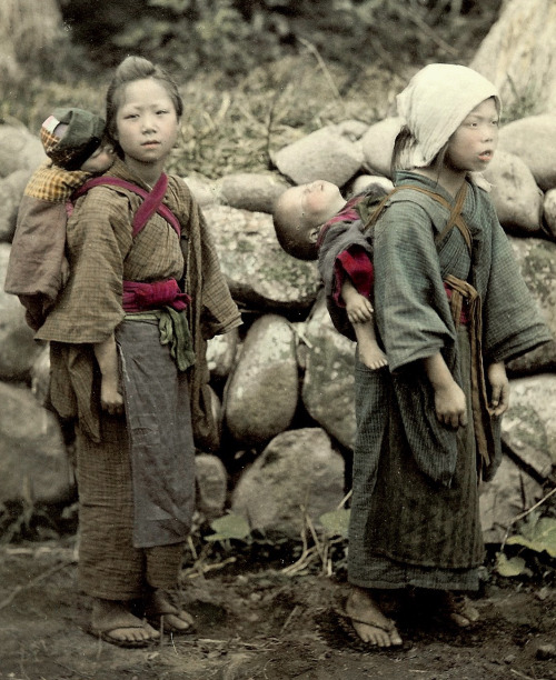 Children carrying children.  Hand-colored photo, about 1880;&rsquo;s, Japan.  Photographer Farsari