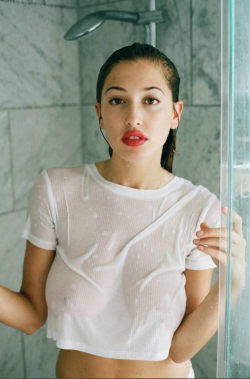 style-beauty-passion:Lindsey Kevitch, somehow managing to turn the wet-white-shirt cliché into a profoundly sexy and stylish look with no hint of classlessness.