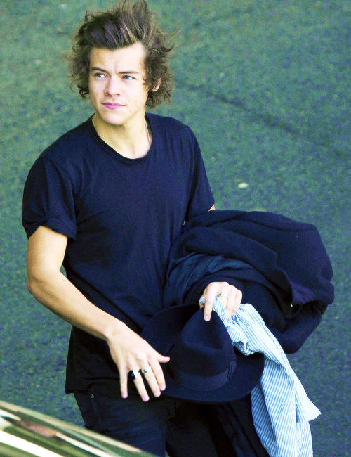 thomasbsangster-blog:  One Direction arrive at Rod Laver Arena in Melbourne, October 30, 2013 