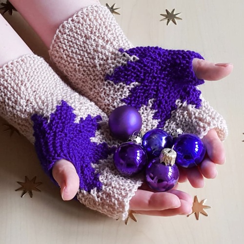#throwbackthursday XMas Star Mitts - free #knittingpattern on my blog: knitting-and-so-