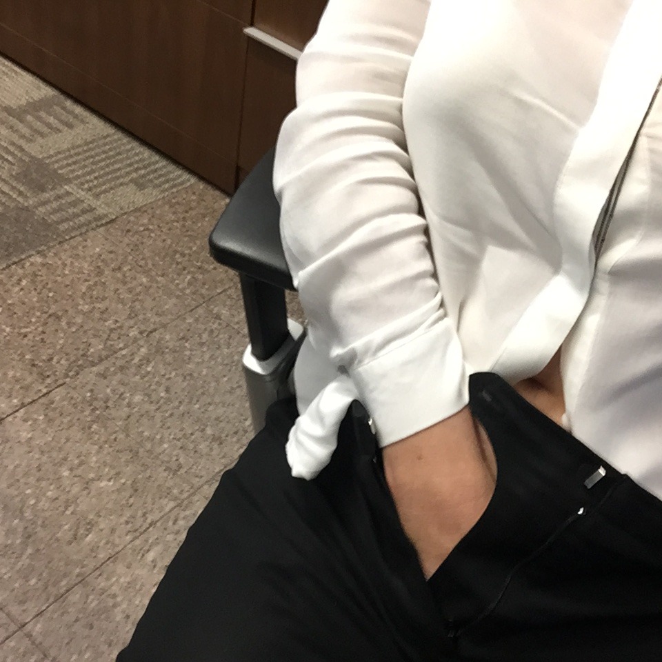 milftexter:  It is a crime I’m at the office today instead of laying naked out