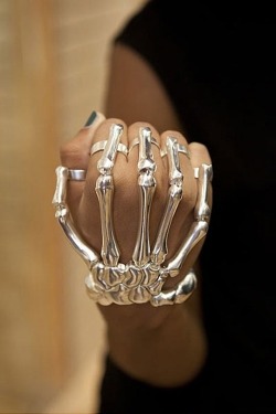 lolshtus:  Awesome Skeleton Rings