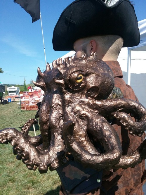 We had a great time at the Grand Haven Pirate Festival this weekend! Arend made this fantastic shoul