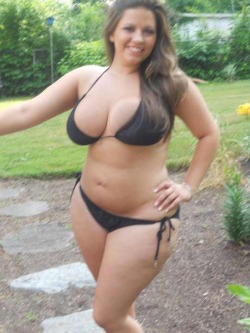 mexpwr:  thtg01uy88:  milfandthick:  A lot to handle.http://milfandthick.tumblr.com/  Challenge accepted  Wow she bad  Beautiful thick chic n deed