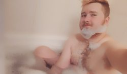 captainjaneways-bitch:  I’m in the tub