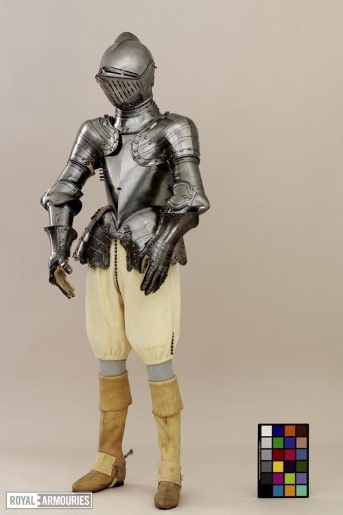 armthearmour:A small half armor for tournament in Peascod style, Greenwich, England, ca. 1610, house