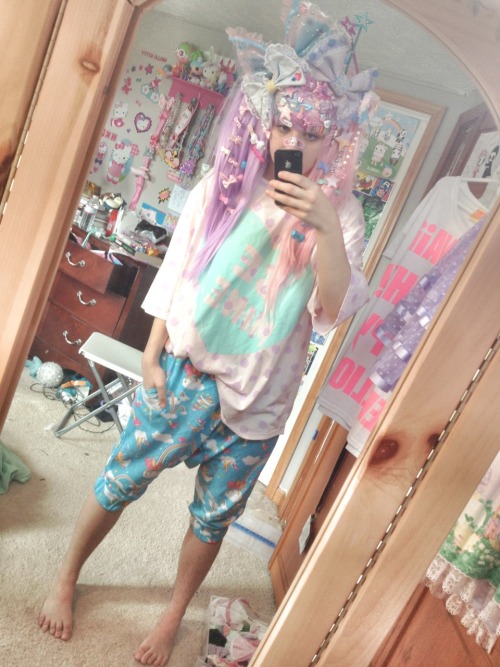 mahouprince:  I was feeling like crap about my zenkaikon coordinate sooo I switched some things up! 