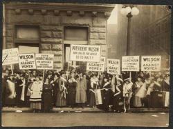 vintageeveryday:  Suffragists demonstrating