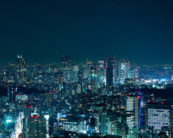 nihon-daisuki:  Shinjyuku Night - from Roppingi Hills Tokyo City View by Active-U on Flickr. 