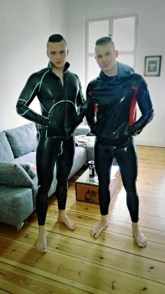divo72:  What a hot pair. 