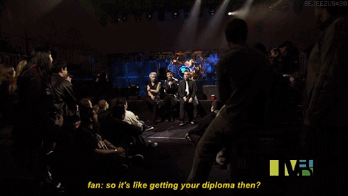 bejeezus420: Everybody’s holding the same Grammy on TV- This is for Alicia Keys next, sorry!- Ooh, s