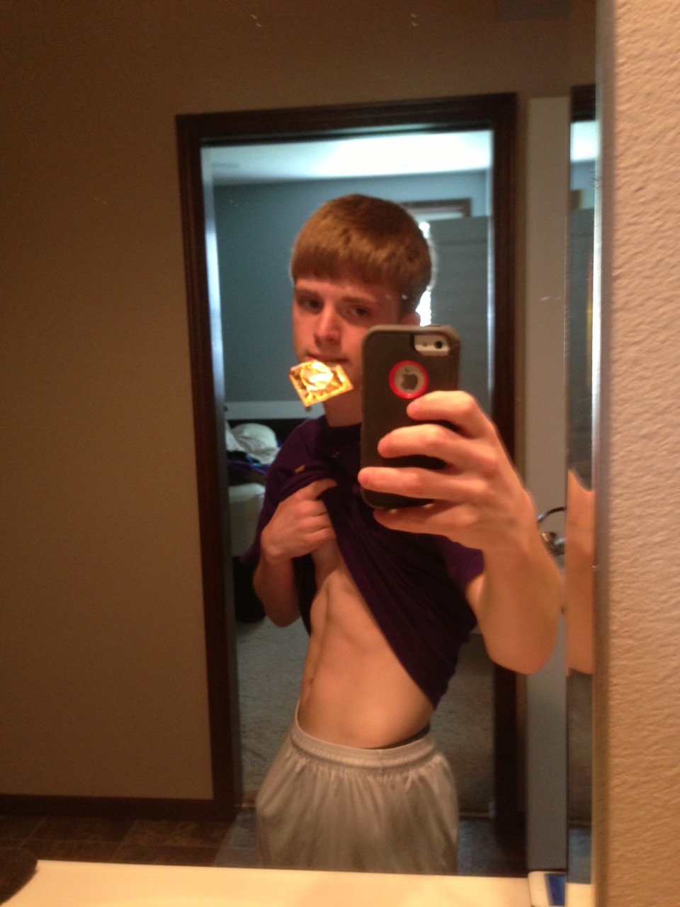 jocksndudes:  Wow. Nice body. Love those shorts too.