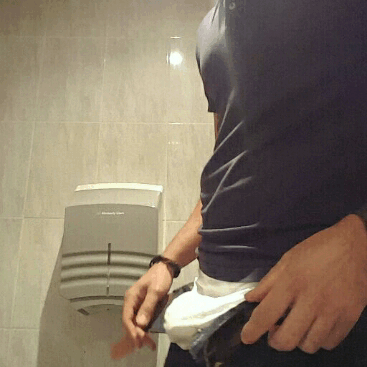 peedc:Needed a bit of excitement at work today so decided I was going to take a pee